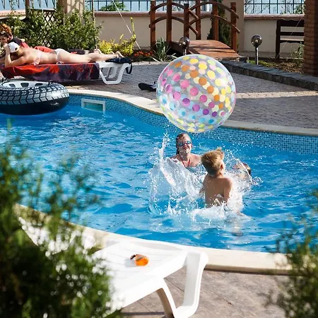 Гостьовий будинок Albizia 3*